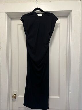 WeWoreWhat Black Sleeveless Ruched Midi Dress